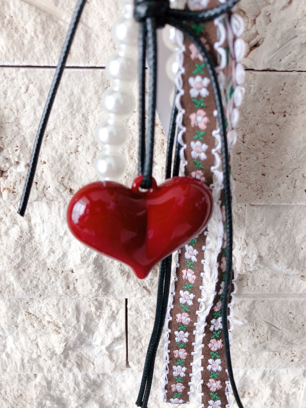 Bag charm key chain Red Heart with Pearl & Floral Tassels - Picture 4 of 6
